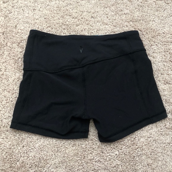 Ivivva Reversible Athletic Spank Shorts - Picture 4 of 4